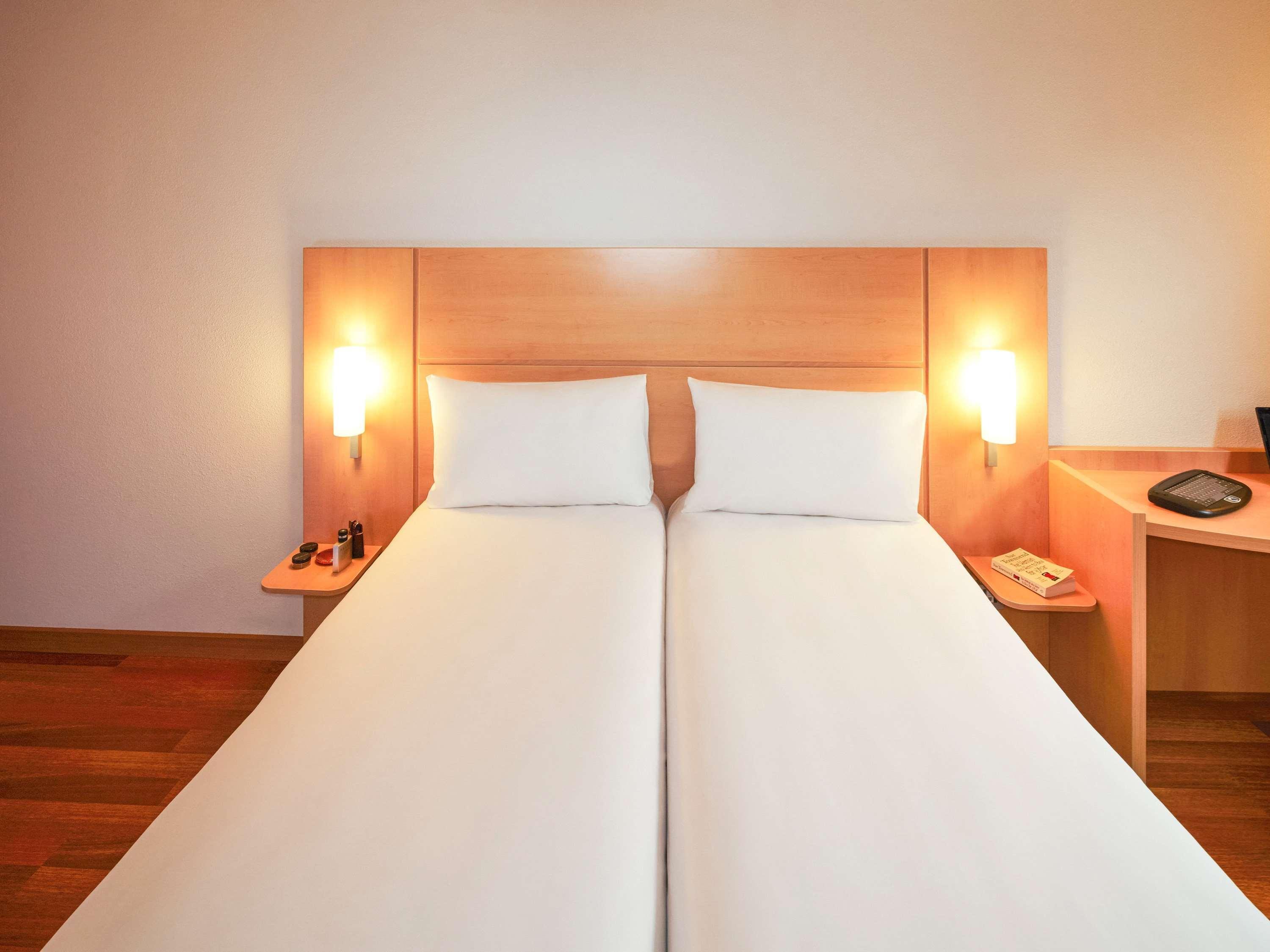Отель Ibis Greenwich 3*