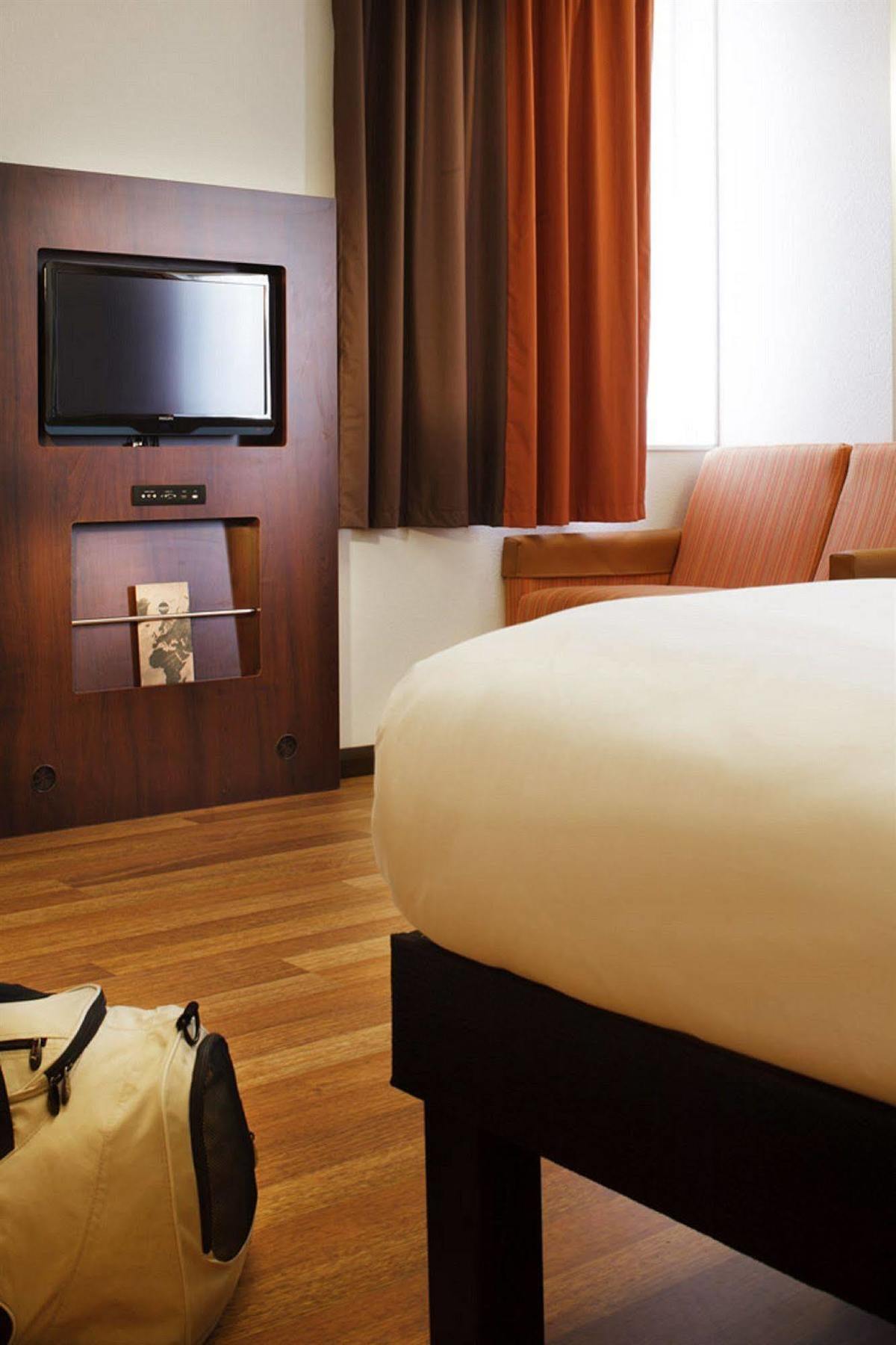 Отель Ibis Greenwich
